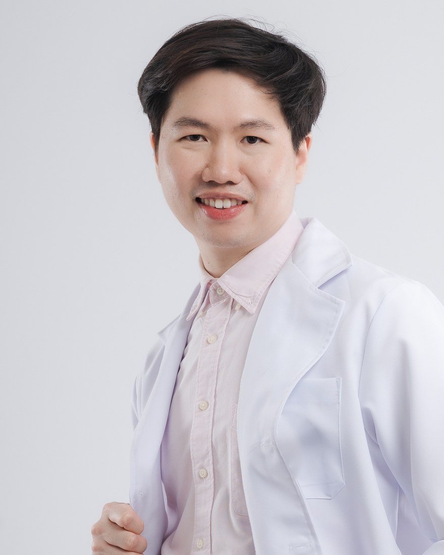 นพ. ชยุตม์ ธนาพรสังสุทธิ์